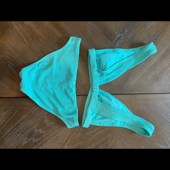 Bikini - Picture 3 of 5